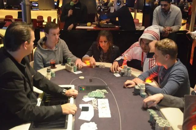 Finaletafel UPS Main Event | 2014/01 - Utrecht Poker Series - €770 NLHE FO Main Event 